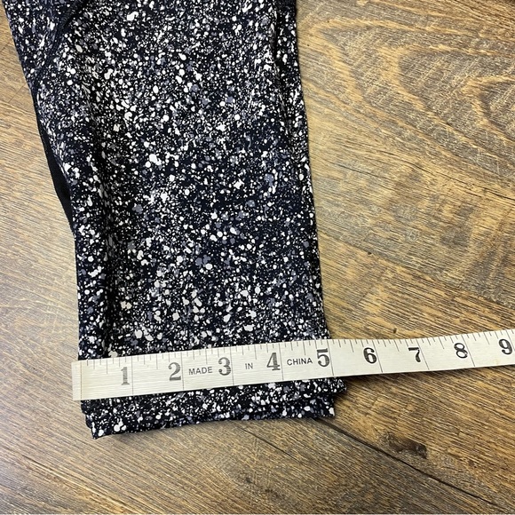 Lululemon Outrun 17" Crop Legging Splatter White Black Womens 6 Mesh Side Pocket - Picture 10 of 11